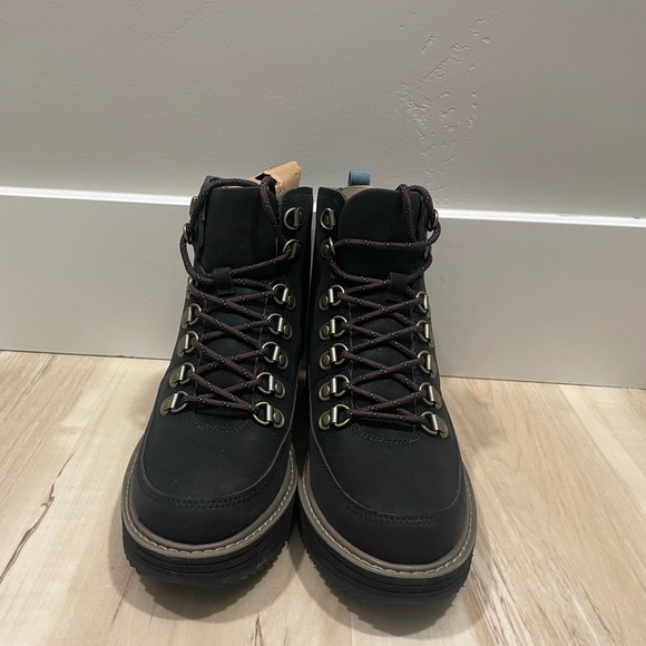 Teva Midform BLK boots - Picture 2 of 4